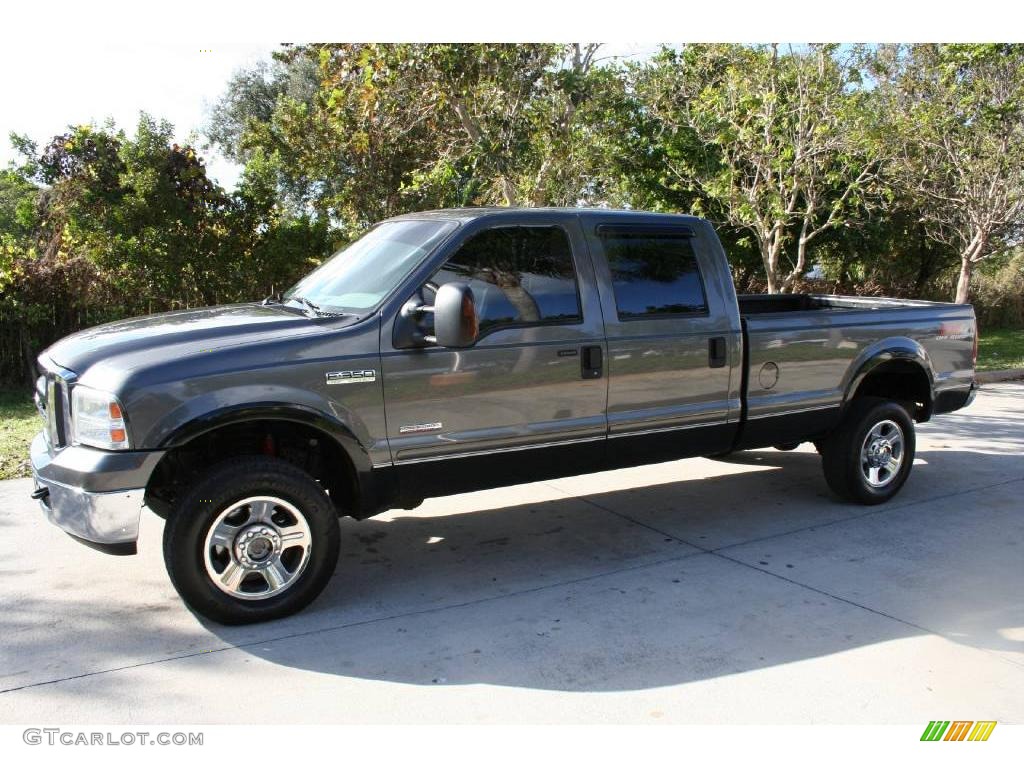 2005 F350 Super Duty Lariat Crew Cab 4x4 - Dark Shadow Grey Metallic / Medium Flint photo #2