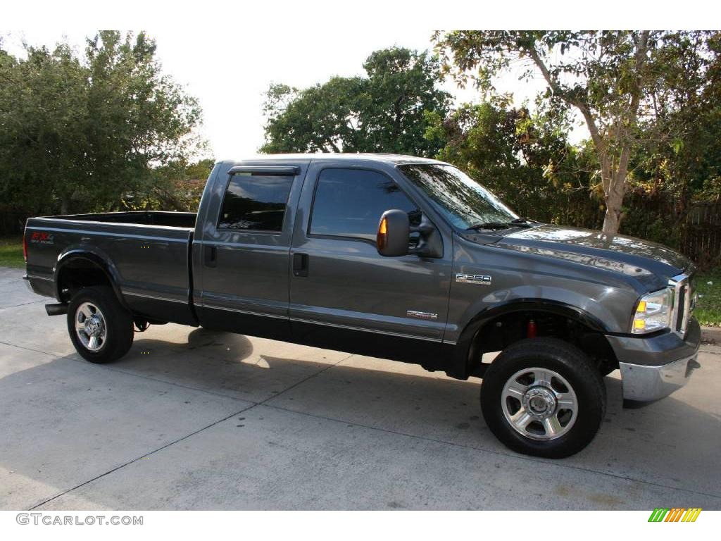 2005 F350 Super Duty Lariat Crew Cab 4x4 - Dark Shadow Grey Metallic / Medium Flint photo #9