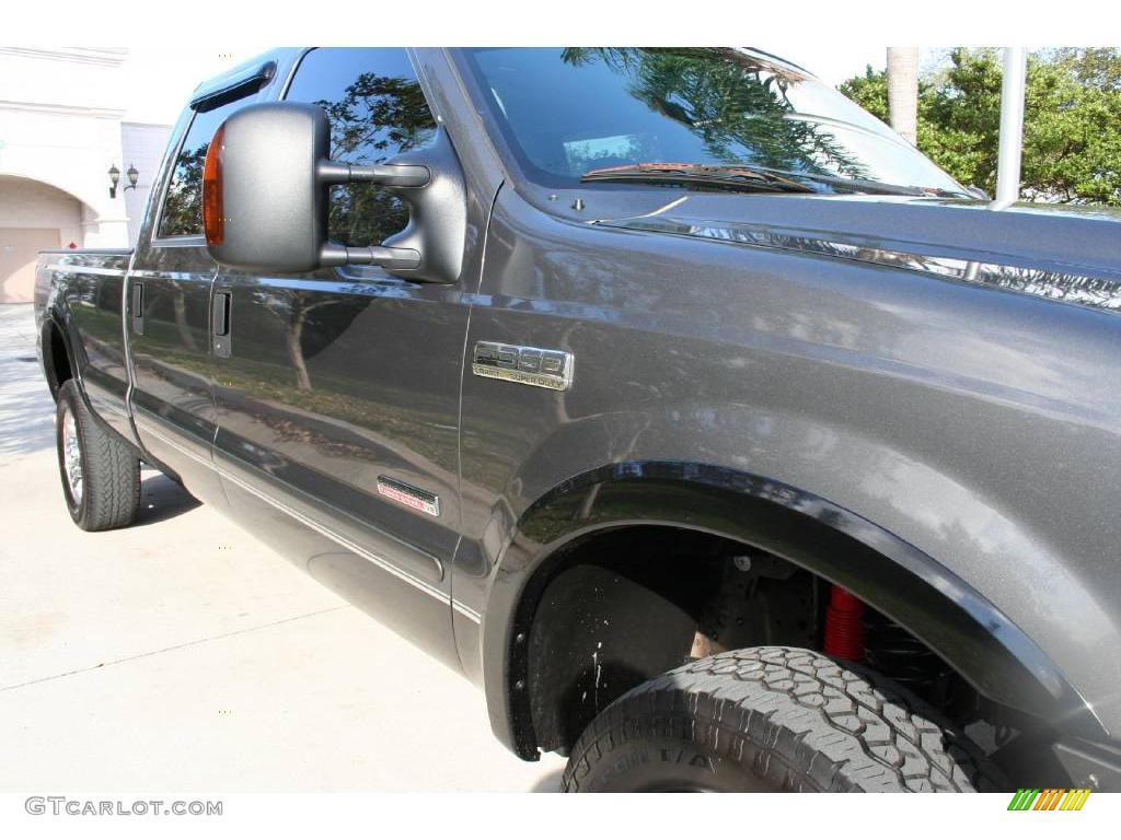 2005 F350 Super Duty Lariat Crew Cab 4x4 - Dark Shadow Grey Metallic / Medium Flint photo #18