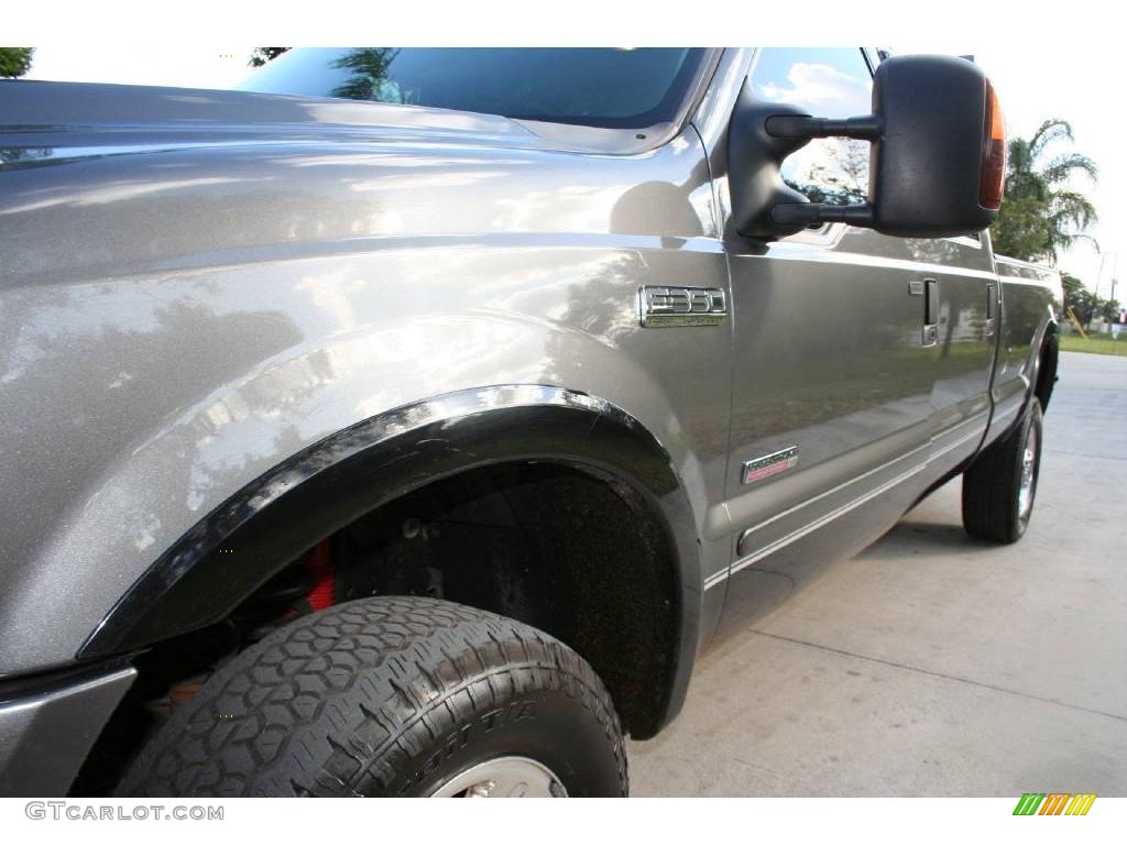2005 F350 Super Duty Lariat Crew Cab 4x4 - Dark Shadow Grey Metallic / Medium Flint photo #21