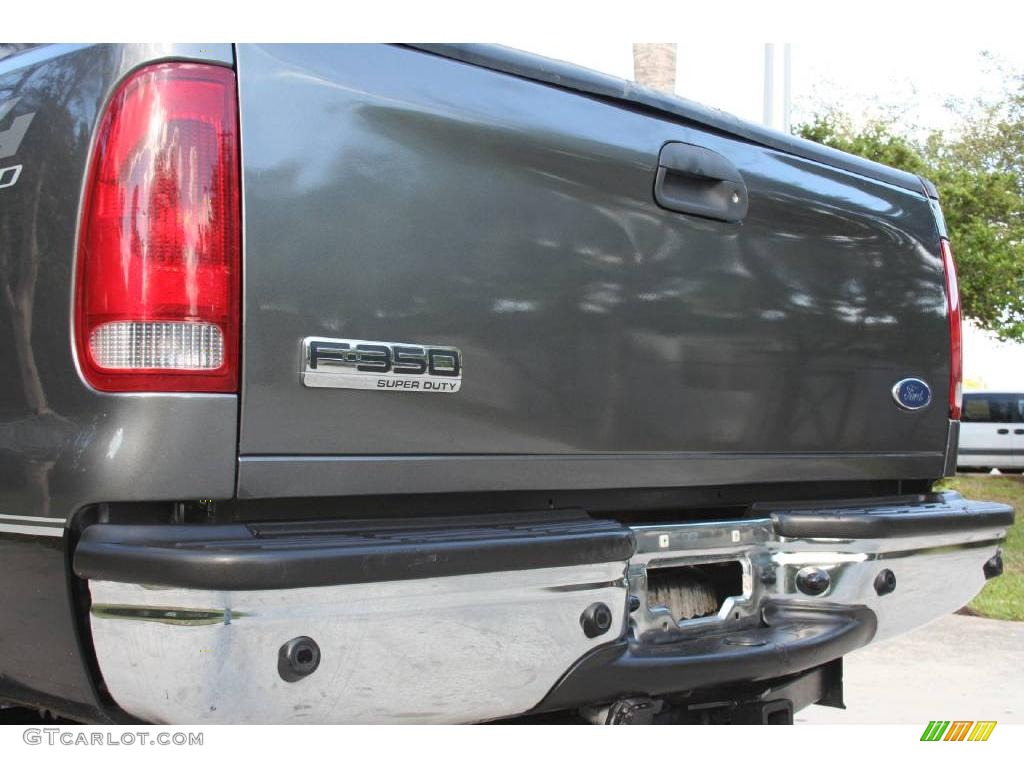 2005 F350 Super Duty Lariat Crew Cab 4x4 - Dark Shadow Grey Metallic / Medium Flint photo #23