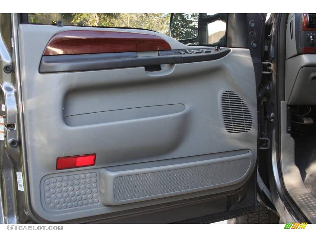2005 F350 Super Duty Lariat Crew Cab 4x4 - Dark Shadow Grey Metallic / Medium Flint photo #32