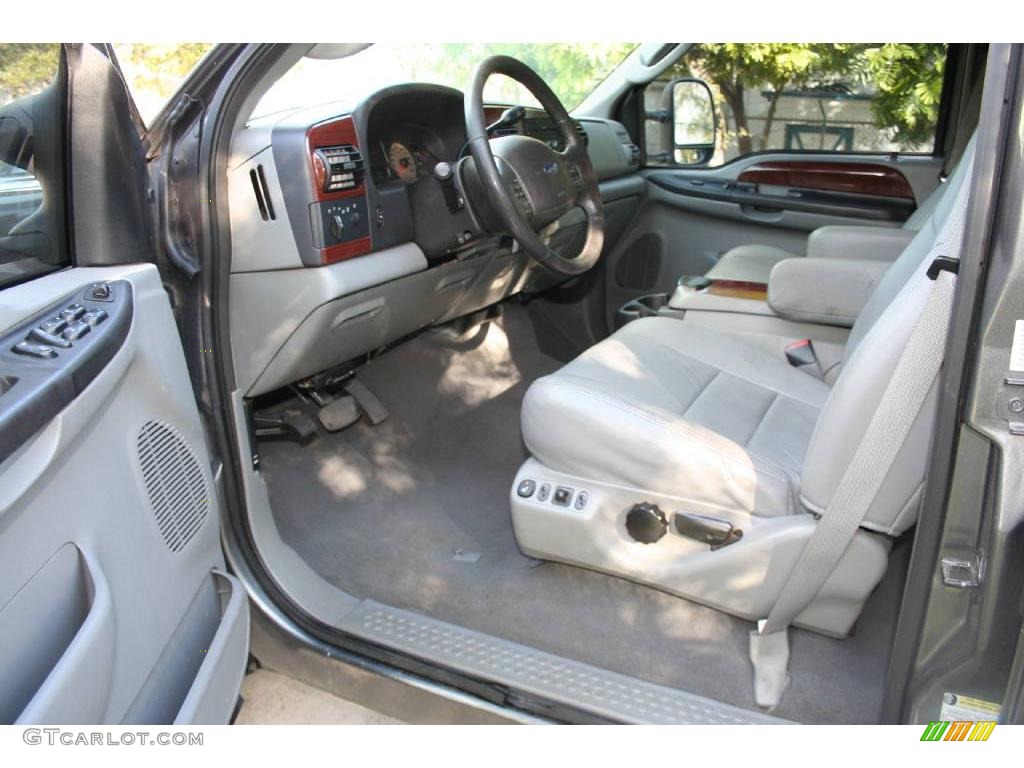 2005 F350 Super Duty Lariat Crew Cab 4x4 - Dark Shadow Grey Metallic / Medium Flint photo #33