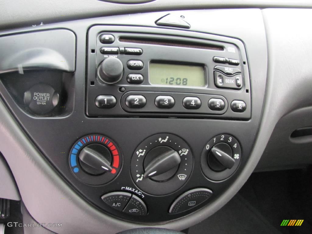 2004 Focus SE Sedan - French Blue Metallic / Medium Graphite photo #10