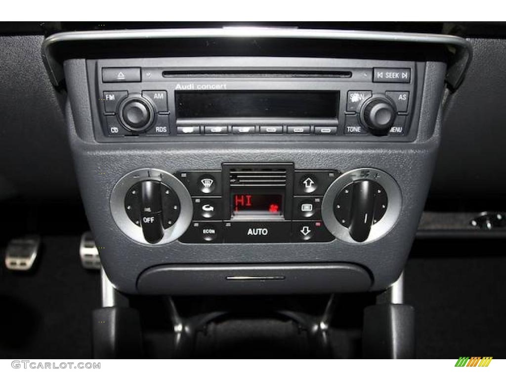 2002 Audi TT 1.8T quattro Coupe Controls Photo #24463711