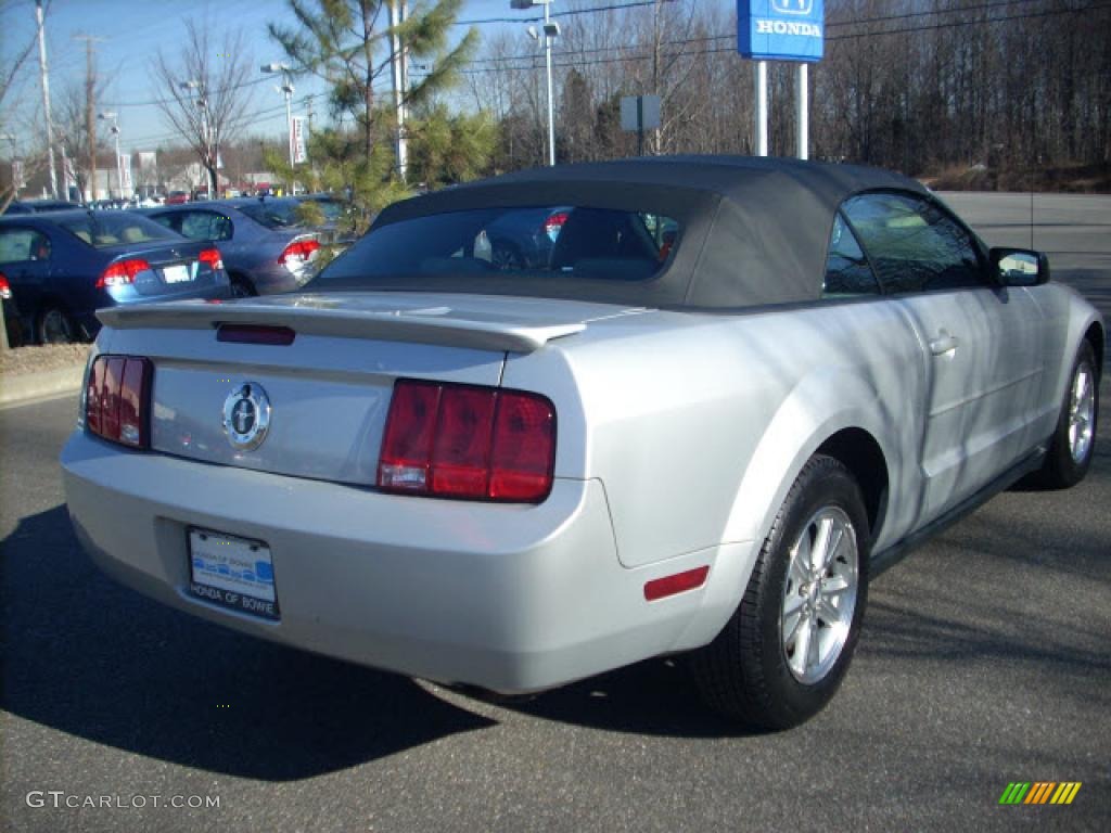 2007 Mustang V6 Deluxe Convertible - Satin Silver Metallic / Light Graphite photo #2