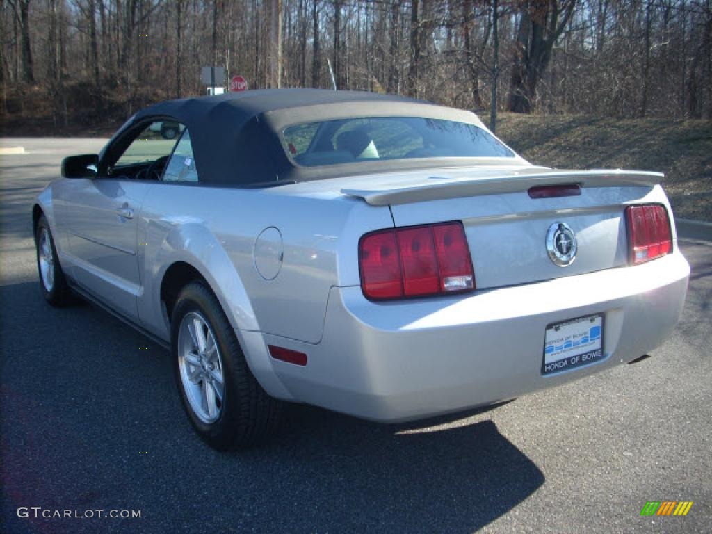 2007 Mustang V6 Deluxe Convertible - Satin Silver Metallic / Light Graphite photo #4