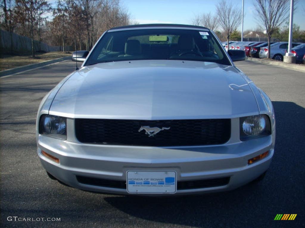2007 Mustang V6 Deluxe Convertible - Satin Silver Metallic / Light Graphite photo #7