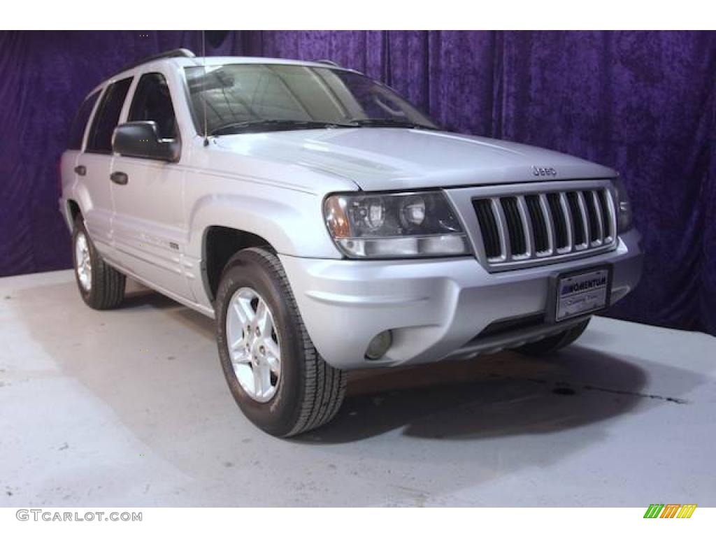 2004 Grand Cherokee Laredo - Bright Silver Metallic / Dark Slate Gray photo #1