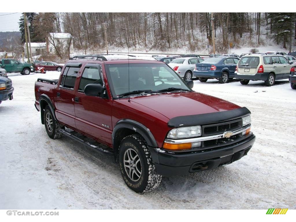 2002 S10 LS Crew Cab 4x4 - Dark Cherry Red Metallic / Graphite photo #15