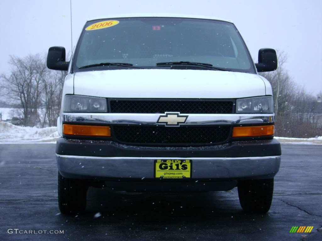 2006 Express 2500 Cargo Van - Summit White / Medium Dark Pewter photo #2