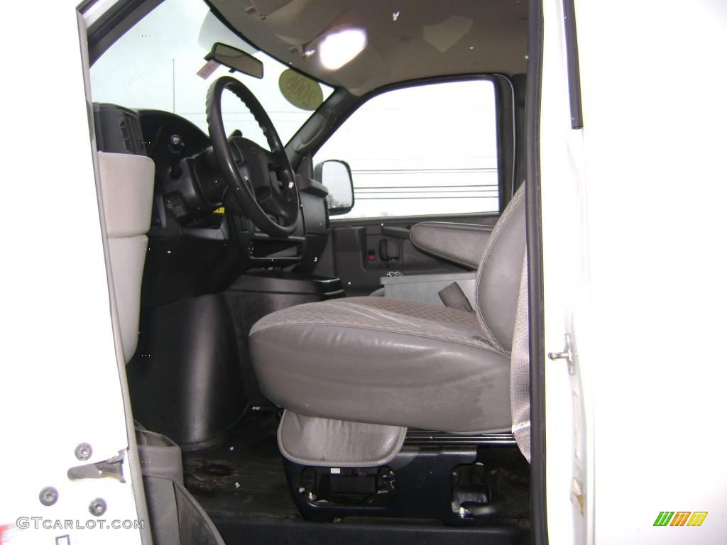 2006 Express 2500 Cargo Van - Summit White / Medium Dark Pewter photo #11
