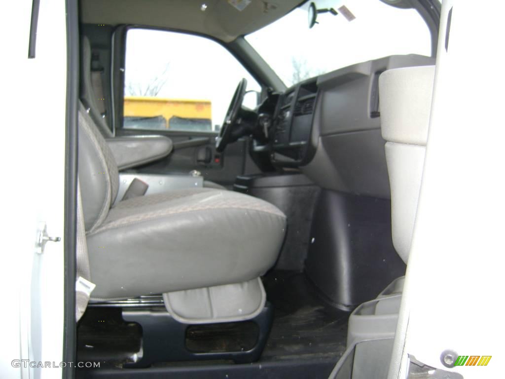 2006 Express 2500 Cargo Van - Summit White / Medium Dark Pewter photo #12