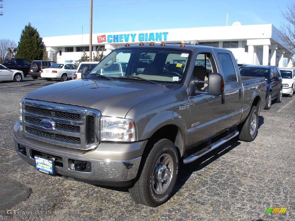 2007 F250 Super Duty XLT Crew Cab 4x4 - Arizona Beige Metallic / Tan photo #1