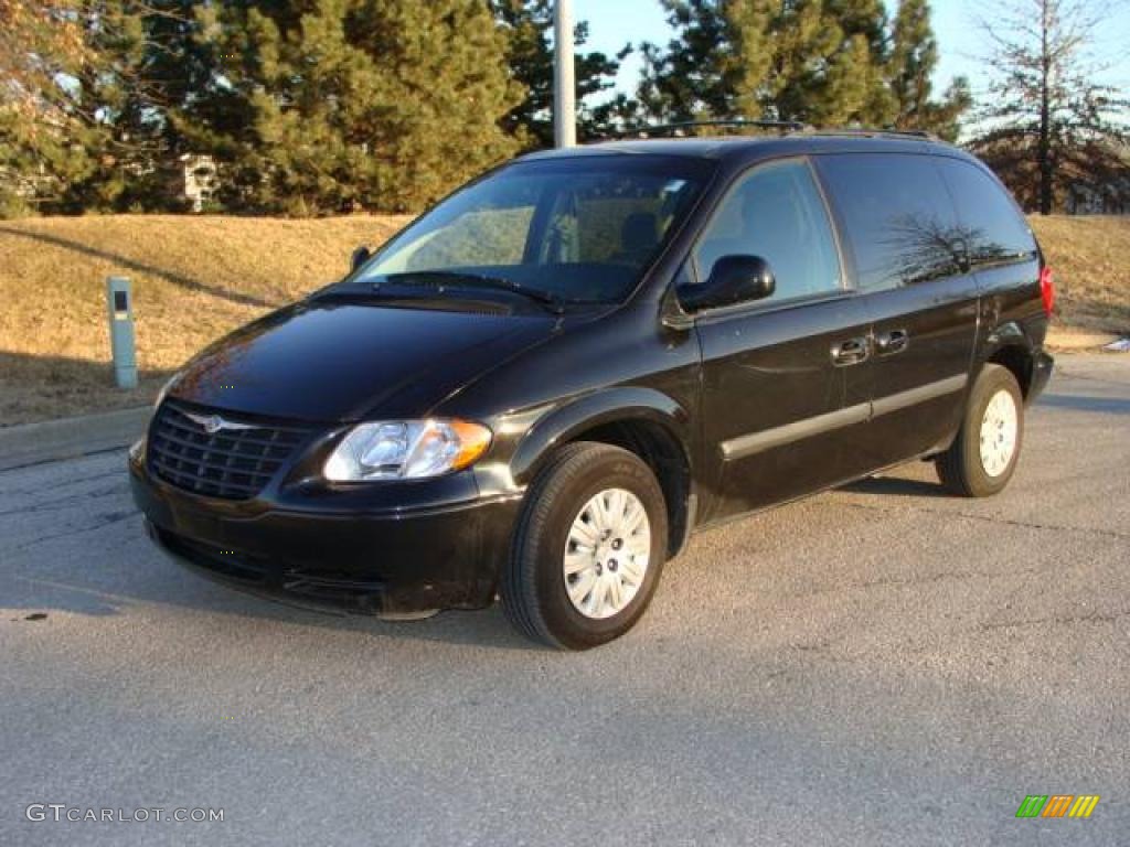 2007 Town & Country  - Brilliant Black Crystal Pearl / Medium Slate Gray photo #1