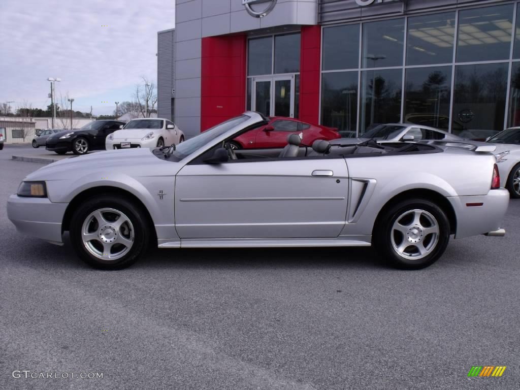 2003 Mustang V6 Convertible - Silver Metallic / Medium Graphite photo #2