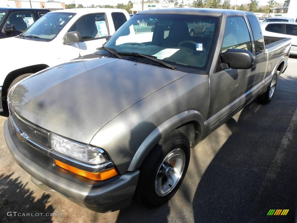 2001 S10 Extended Cab - Light Pewter Metallic / Graphite photo #2