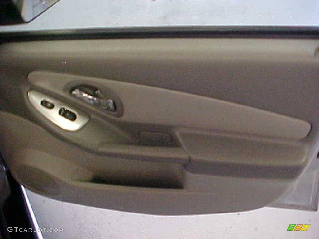 2004 Malibu Maxx LT Wagon - Galaxy Silver Metallic / Gray photo #15