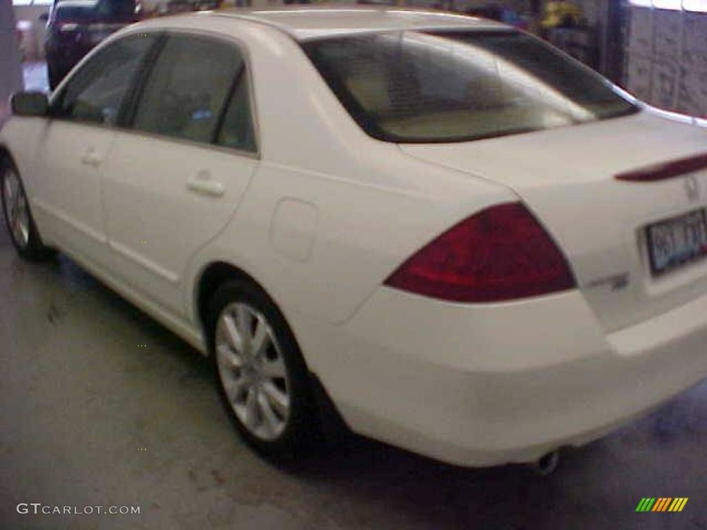 2007 Accord EX-L V6 Sedan - Taffeta White / Ivory photo #22