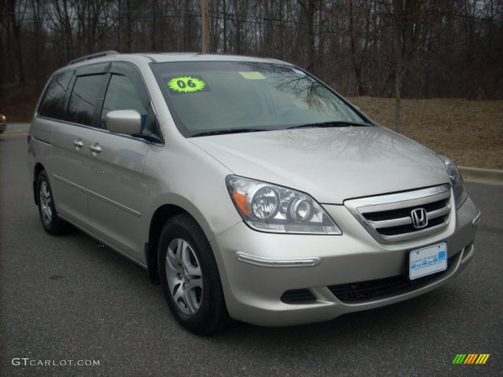 Silver Pearl Metallic Honda Odyssey