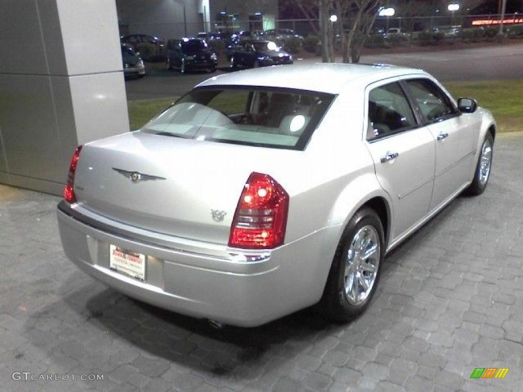 2005 300 C HEMI - Bright Silver Metallic / Dark Slate Gray/Medium Slate Gray photo #26