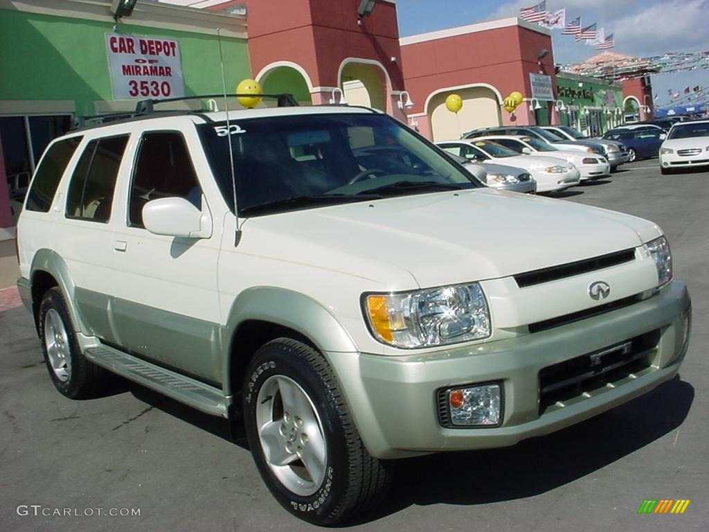 2003 QX4  - Ivory White Pearl / Stone Beige photo #1