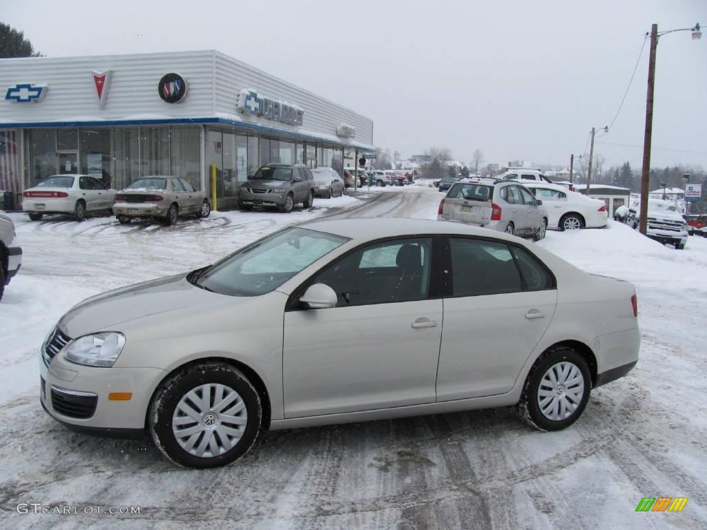 2010 White Gold Metallic Volkswagen Jetta S Sedan #24493542 2010 White Gold Metallic Volkswagen Jetta S Sedan #24493542