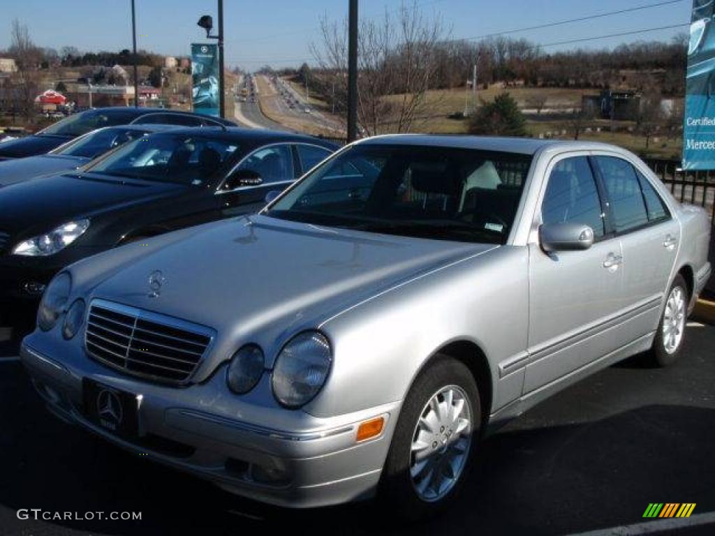 2001 E 320 Sedan - Brilliant Silver Metallic / Charcoal photo #1