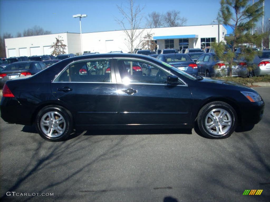 2006 Accord SE Sedan - Nighthawk Black Pearl / Ivory photo #2
