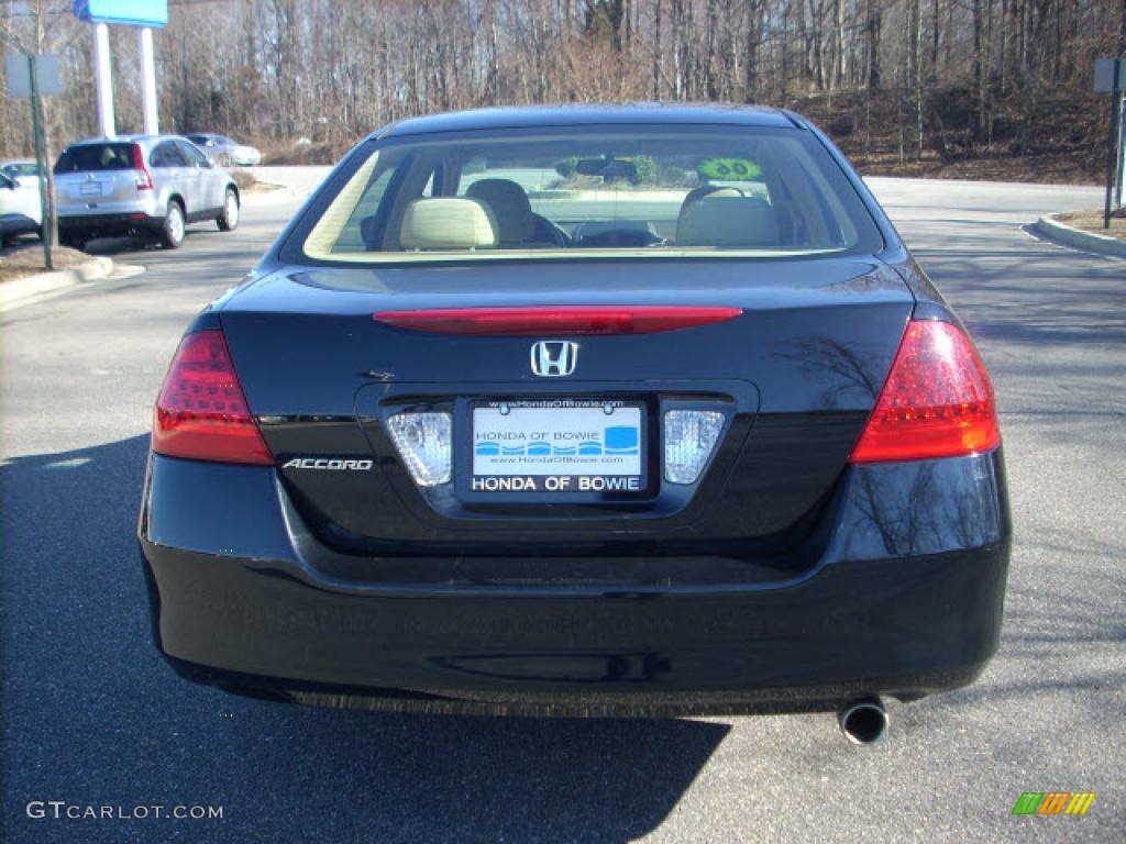 2006 Accord SE Sedan - Nighthawk Black Pearl / Ivory photo #4