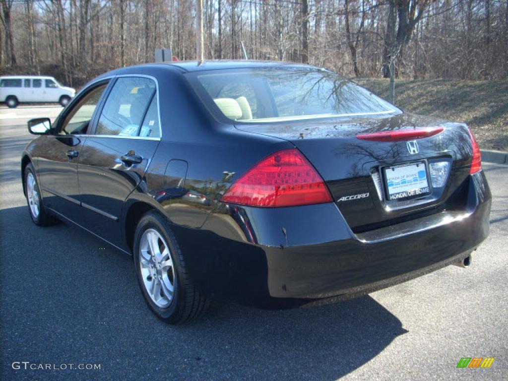 2006 Accord SE Sedan - Nighthawk Black Pearl / Ivory photo #5