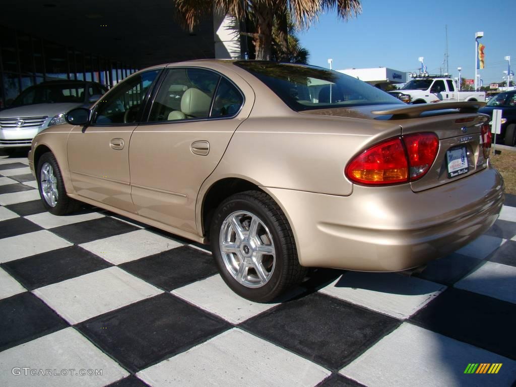 2003 Alero GLS Sedan - Sandstone Metallic / Neutral photo #9