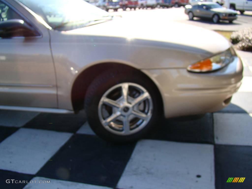 2003 Alero GLS Sedan - Sandstone Metallic / Neutral photo #28