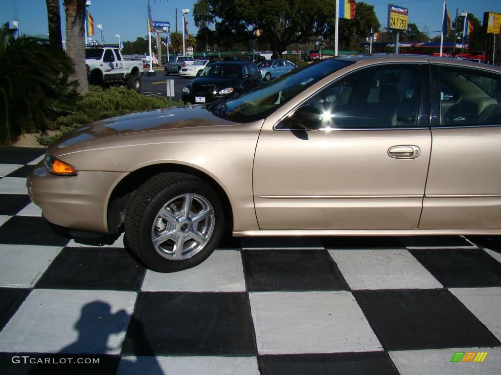 2003 Alero GLS Sedan - Sandstone Metallic / Neutral photo #29