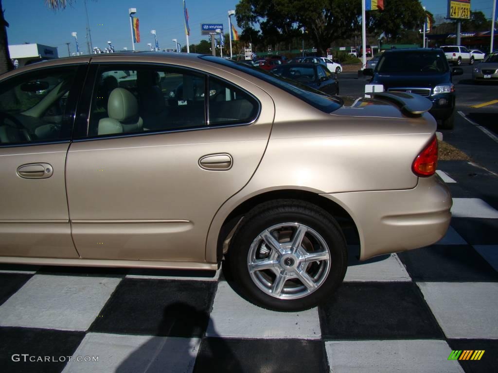 2003 Alero GLS Sedan - Sandstone Metallic / Neutral photo #30