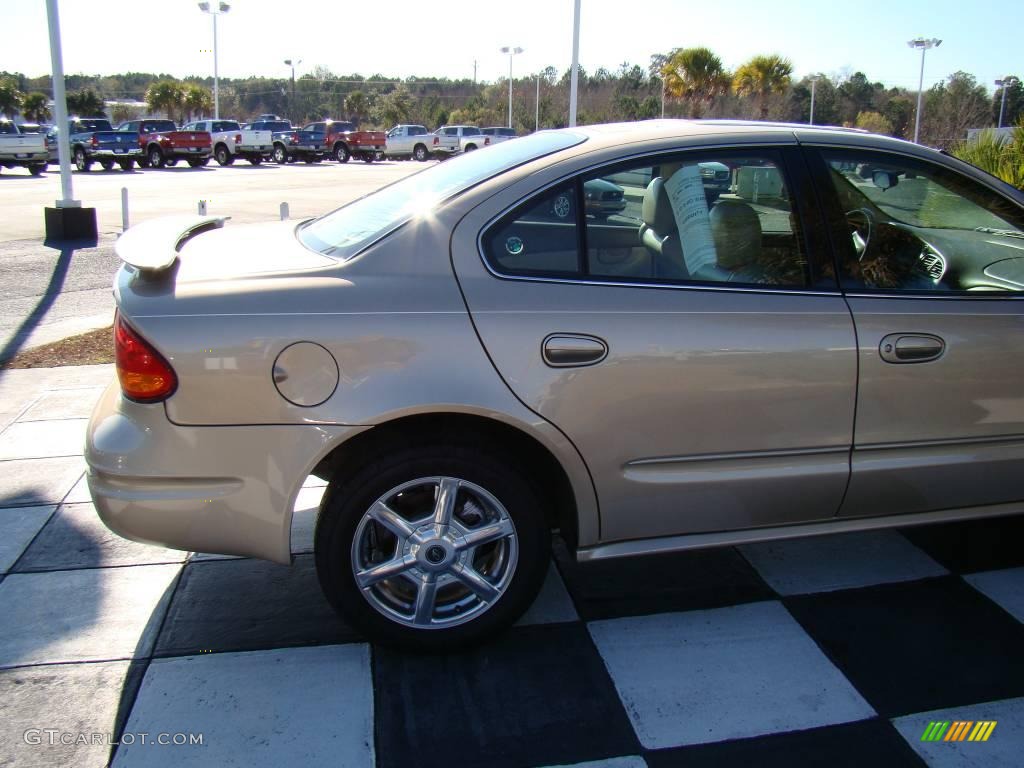 2003 Alero GLS Sedan - Sandstone Metallic / Neutral photo #31