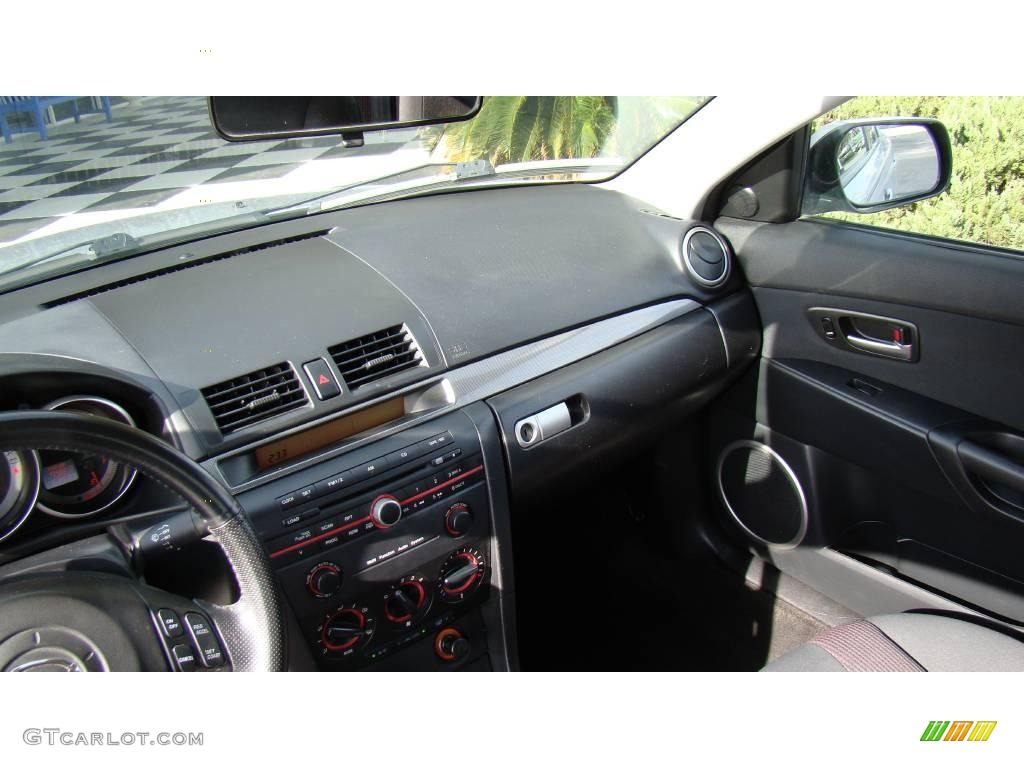 2004 MAZDA3 s Sedan - Sunlight Silver Mica / Black/Red photo #17