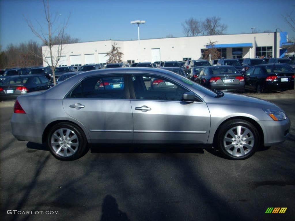 2007 Accord SE V6 Sedan - Alabaster Silver Metallic / Black photo #2