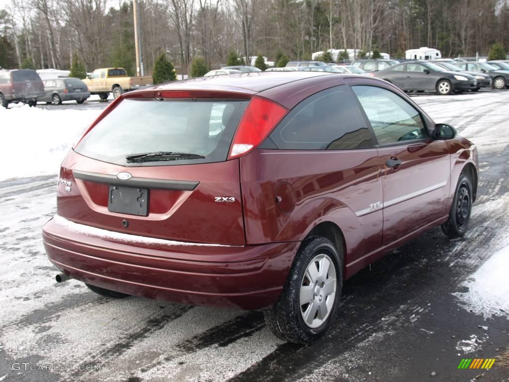 2006 Focus ZX3 SE Hatchback - Dark Toreador Red Metallic / Charcoal/Light Flint photo #4