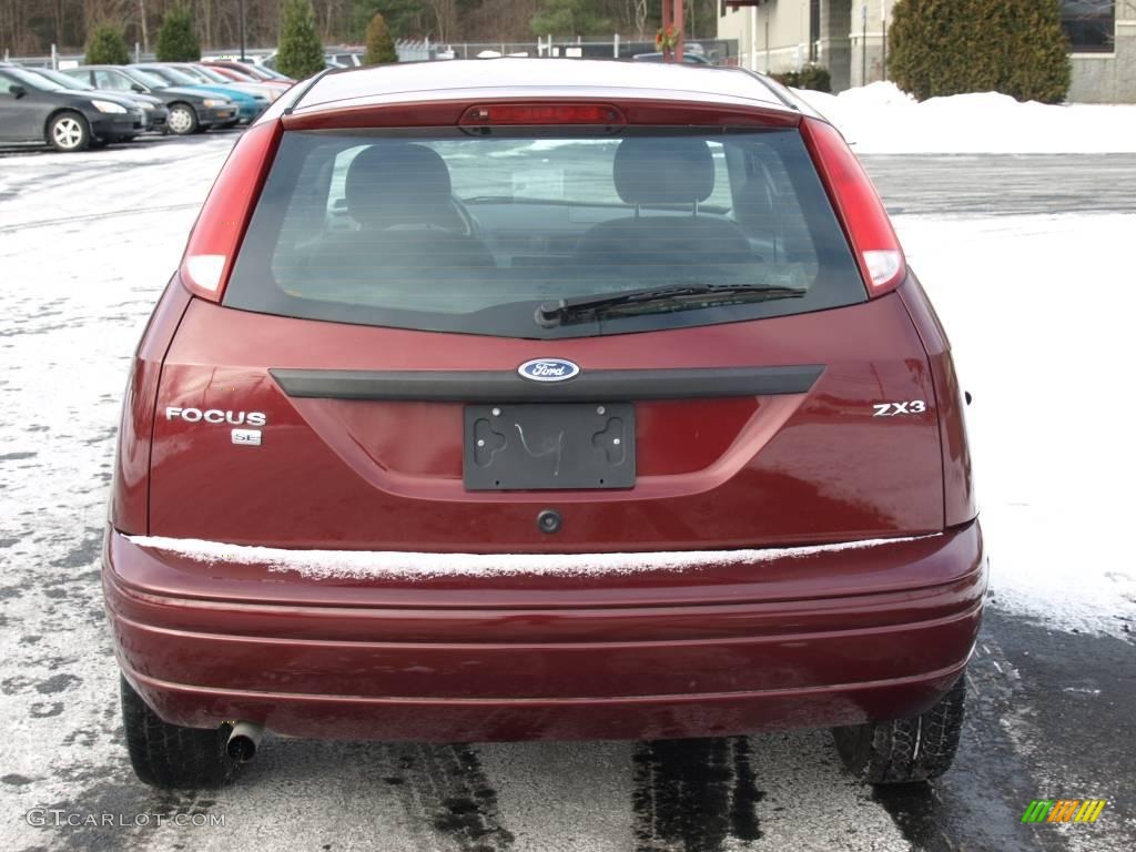 2006 Focus ZX3 SE Hatchback - Dark Toreador Red Metallic / Charcoal/Light Flint photo #5