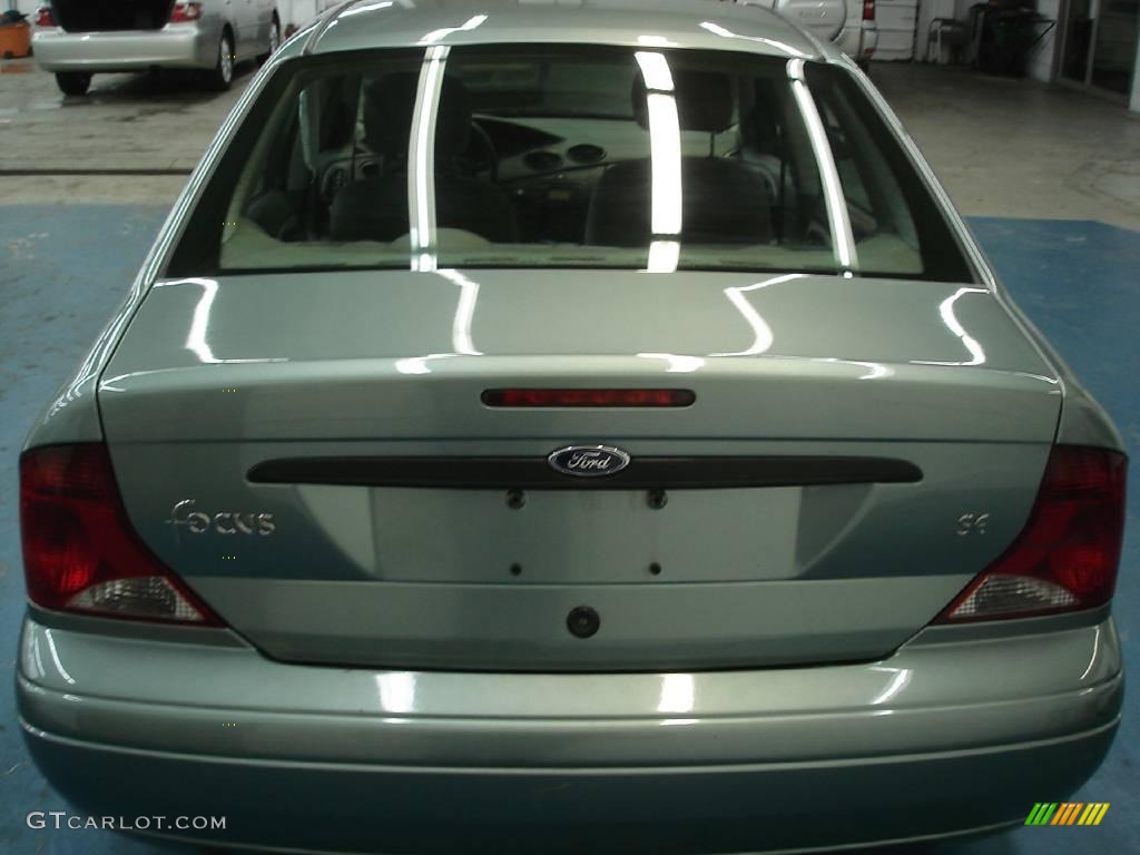 2003 Focus SE Sedan - Light Tundra Metallic / Medium Graphite photo #7
