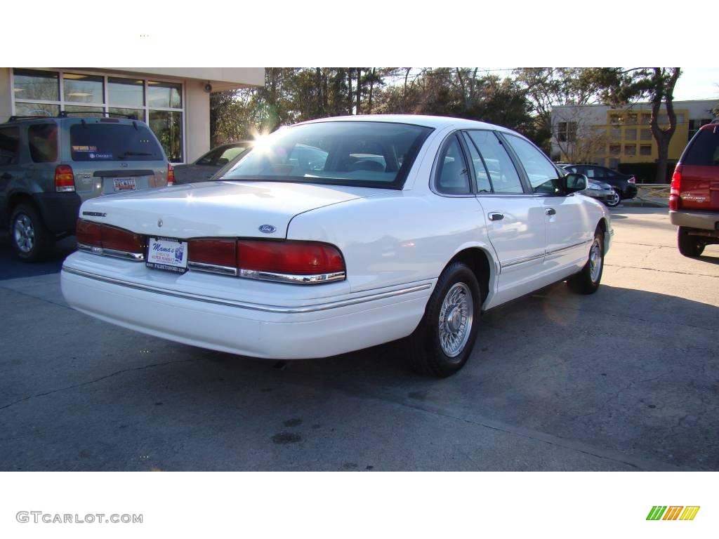 1996 Crown Victoria LX - Oxford White / Gray photo #8