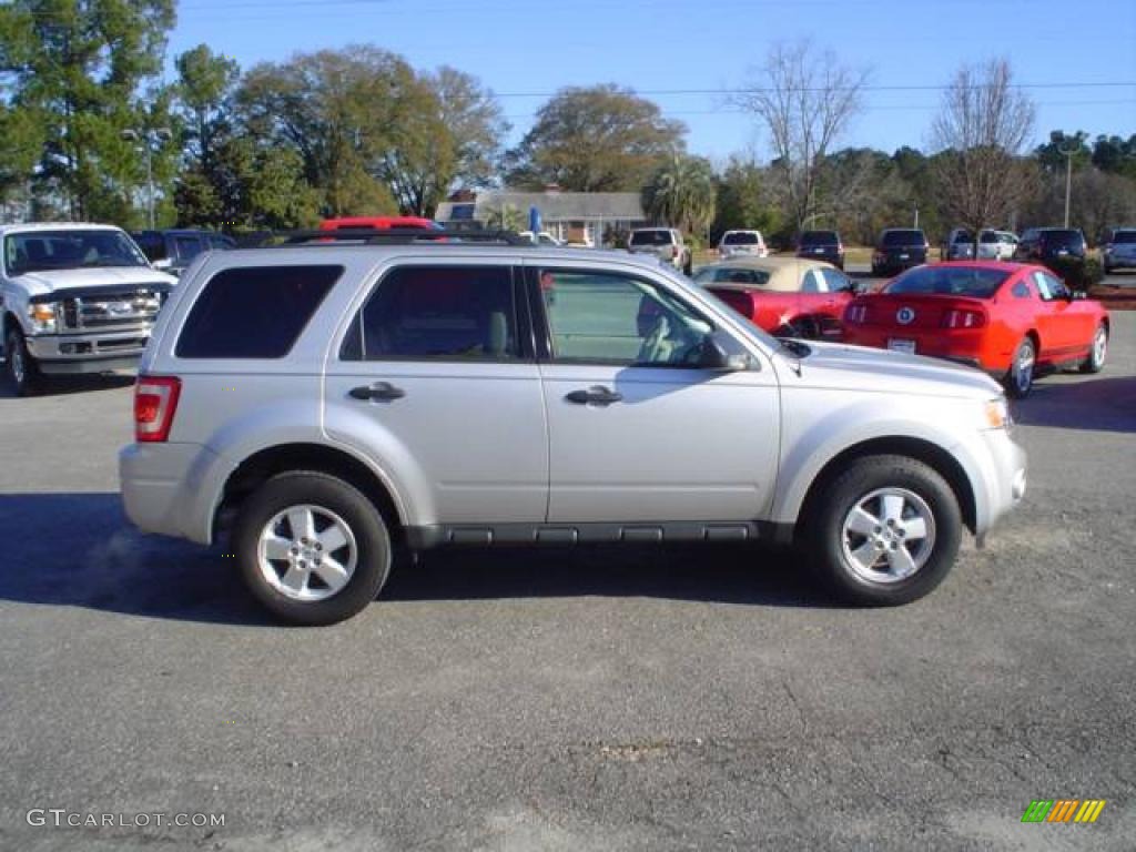 2009 Escape XLT V6 - Brilliant Silver Metallic / Stone photo #4