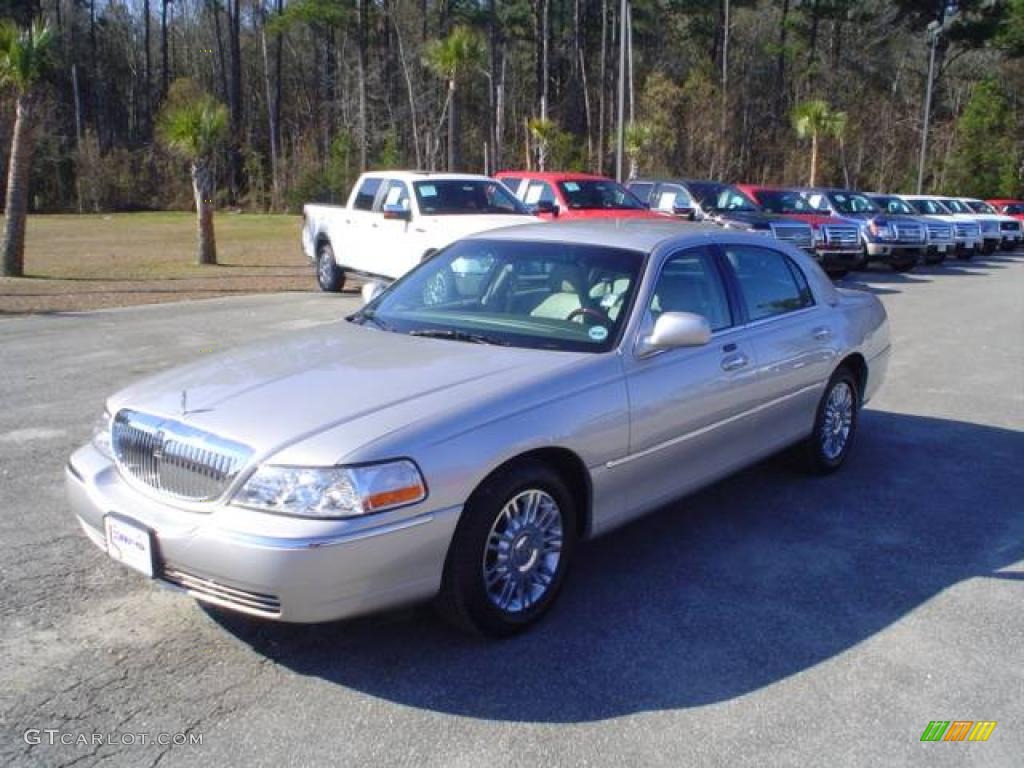 Silver Birch Metallic Lincoln Town Car