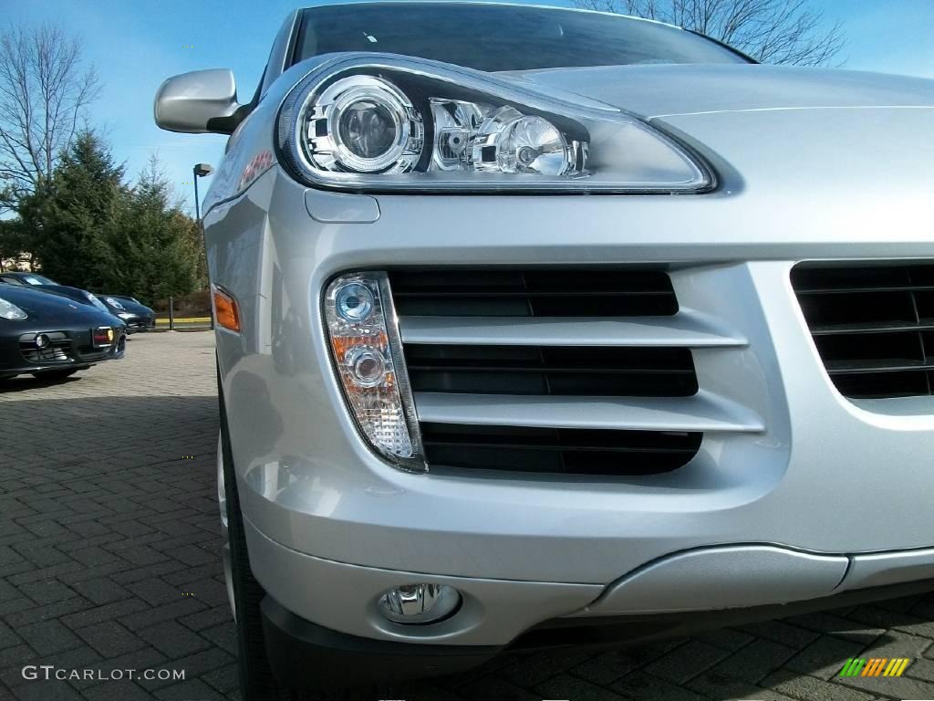 2010 Cayenne Tiptronic - Crystal Silver Metallic / Black photo #30