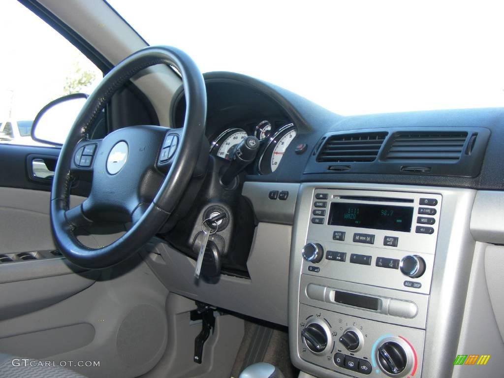 2005 Cobalt LS Sedan - Ultra Silver Metallic / Gray photo #19