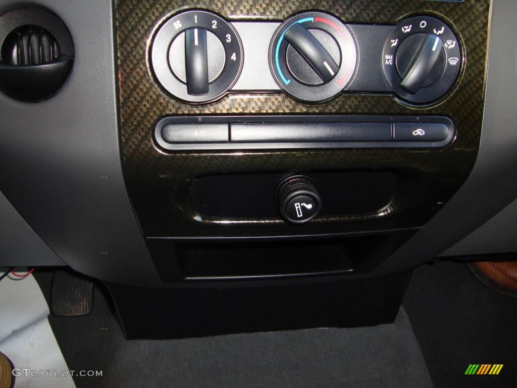 2006 F150 XLT SuperCrew - Black / Medium/Dark Flint photo #19