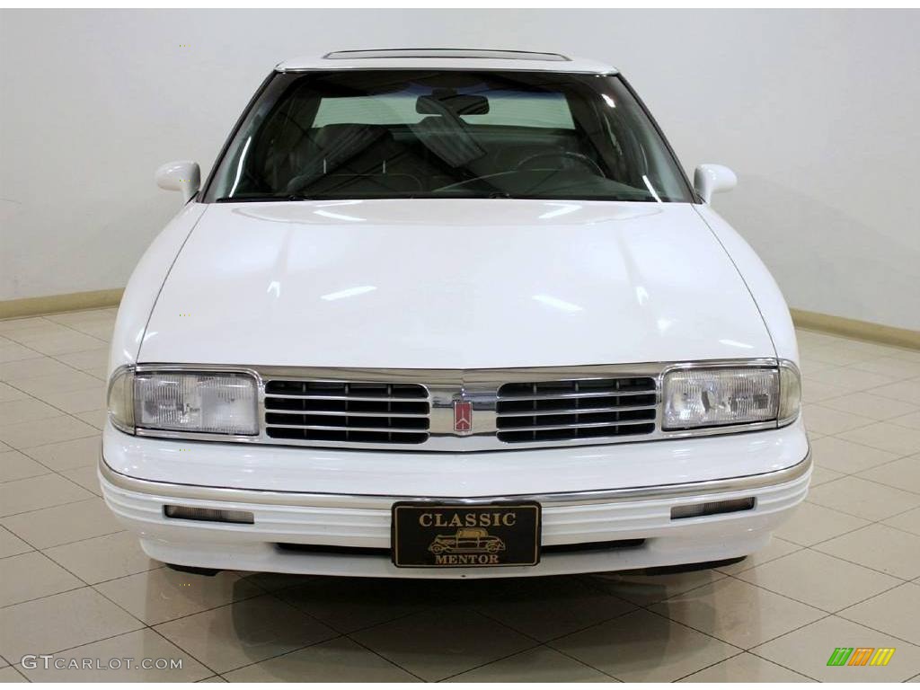 1995 Ninety-Eight Elite - Bright White / Black photo #2