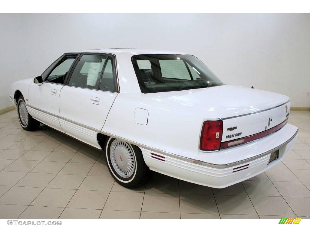 Bright White 1995 Oldsmobile Ninety-Eight Elite Exterior Photo #24563248