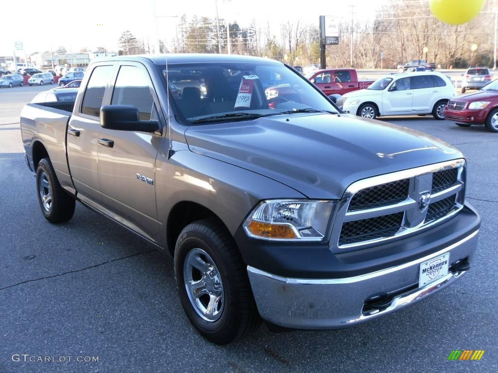 2010 Ram 1500 ST Quad Cab 4x4 - Mineral Gray Metallic / Dark Slate/Medium Graystone photo #6